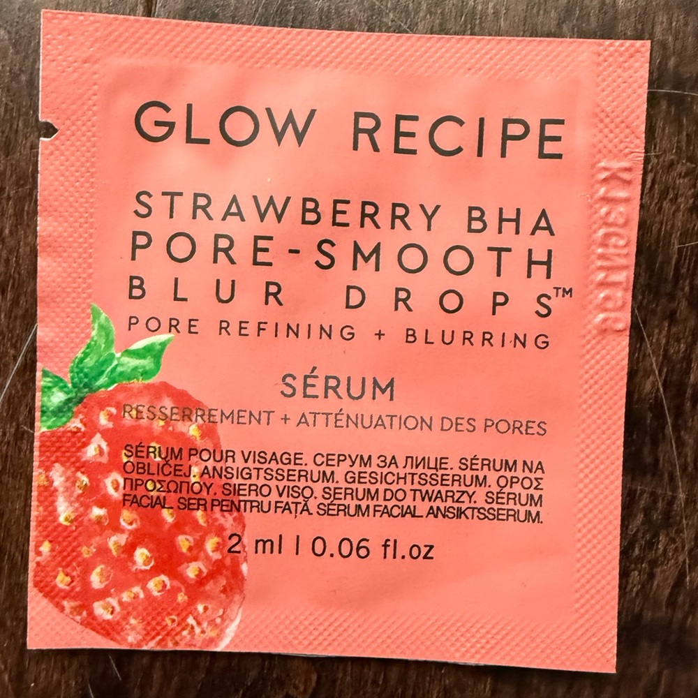 FREE with Purchase GLOW RECIPE Strawberry BHA Pore Smooth Drop Serum Sample 2ml